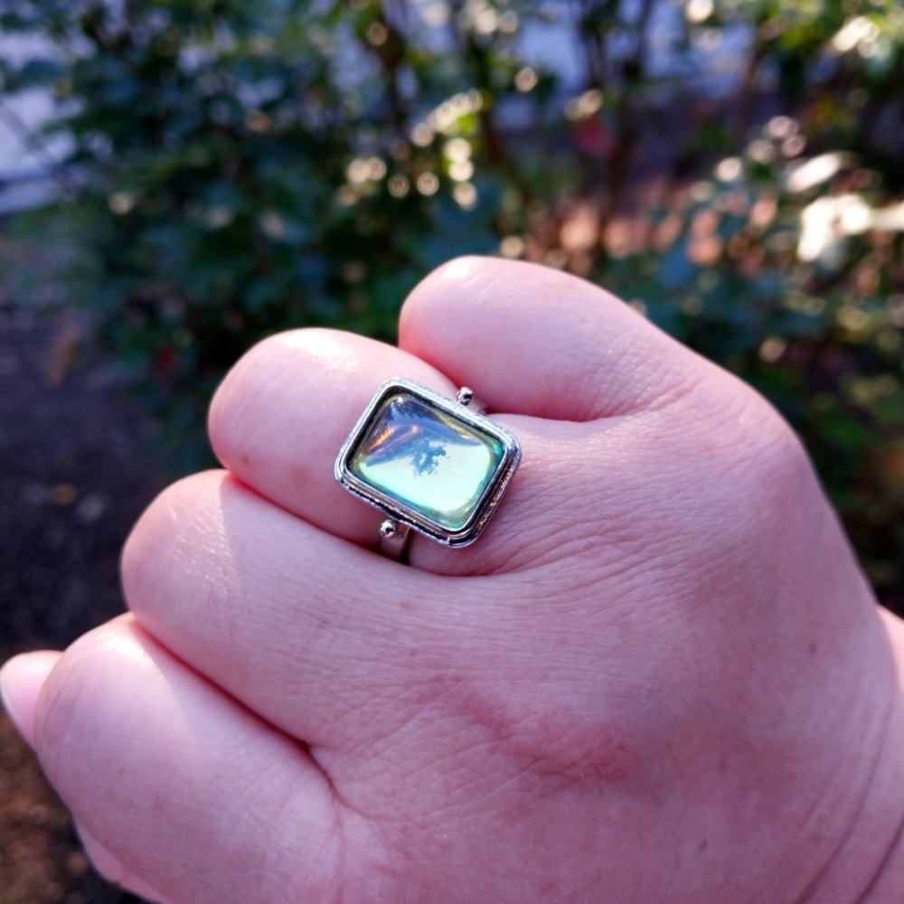 Vintage Iridescent Silver Ring - Picture 4 of 5